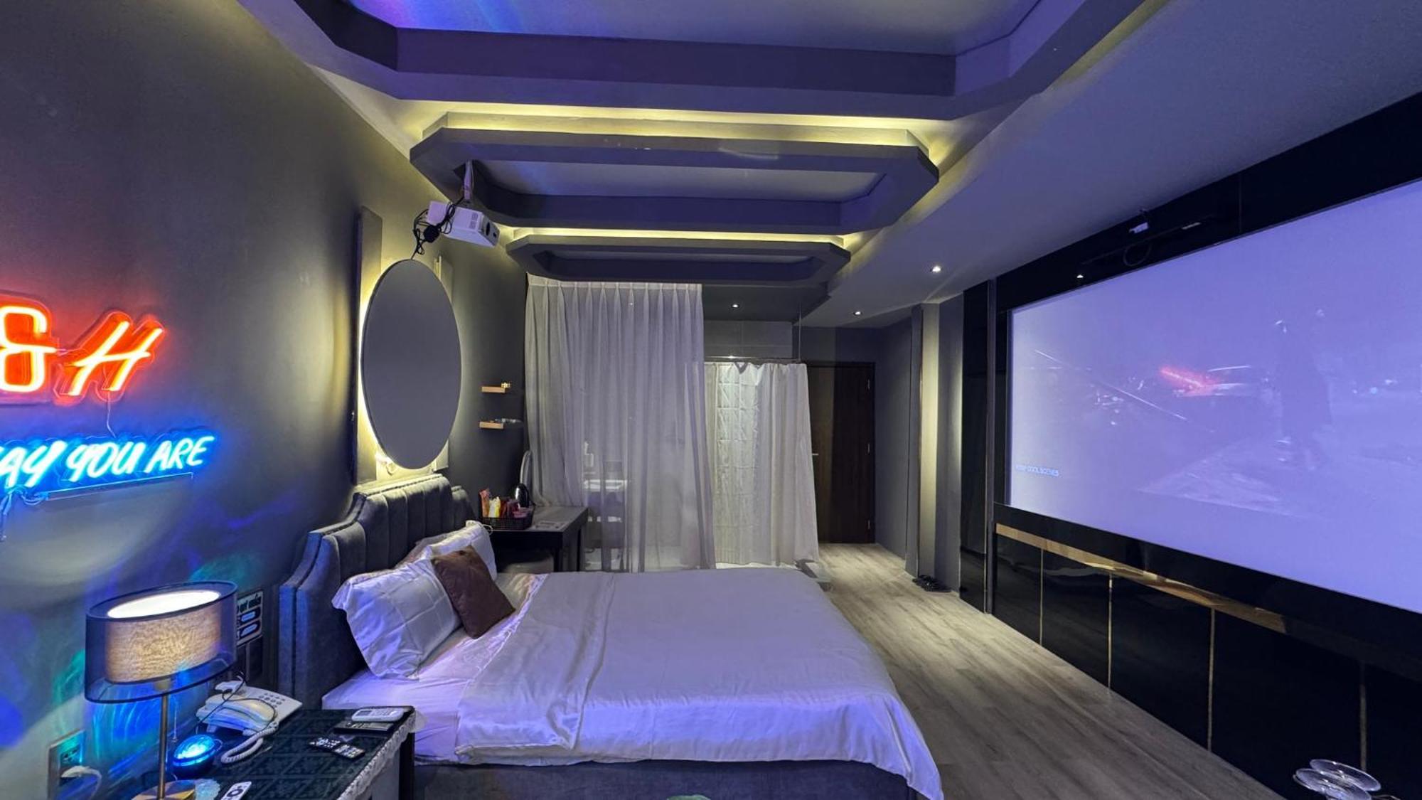 M&H Cinema Hotel Bandar Ho Chi Minh Luaran gambar