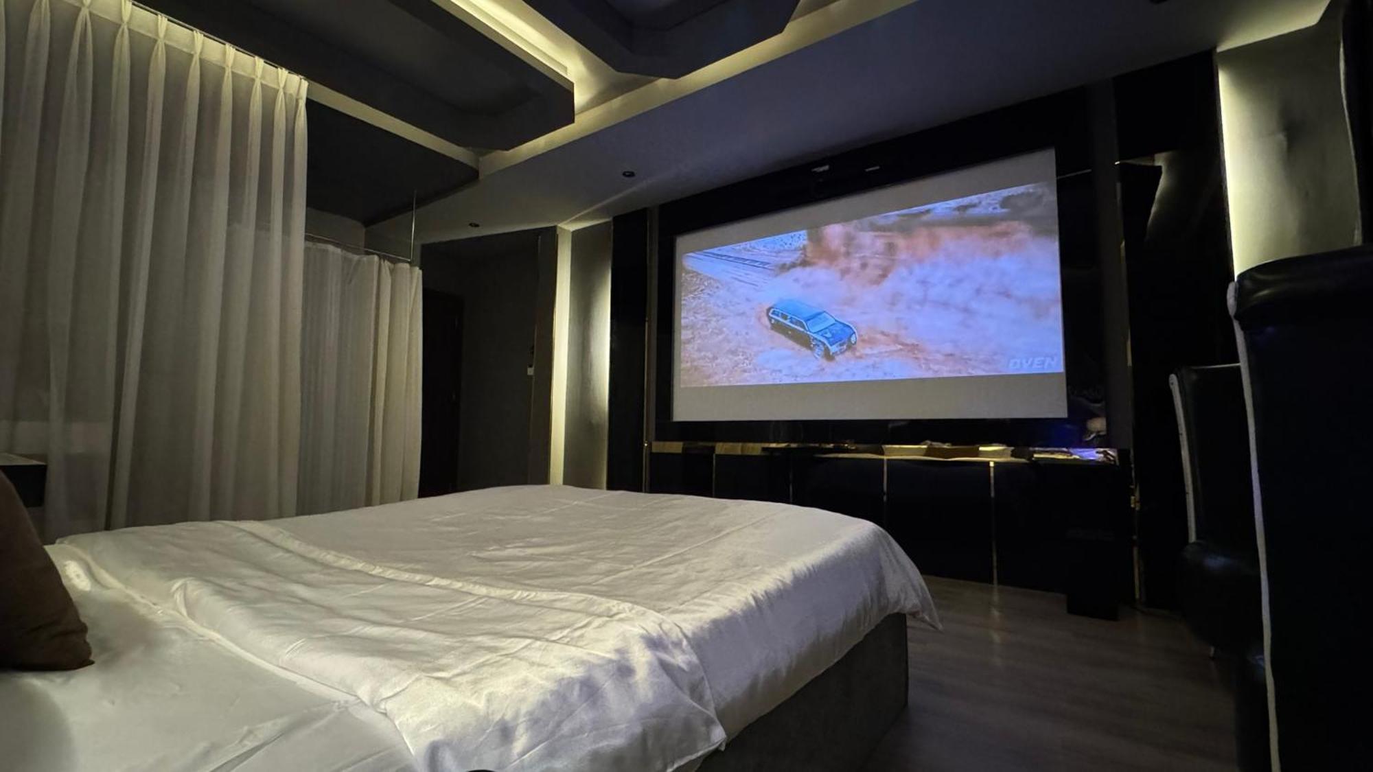 M&H Cinema Hotel Bandar Ho Chi Minh Luaran gambar