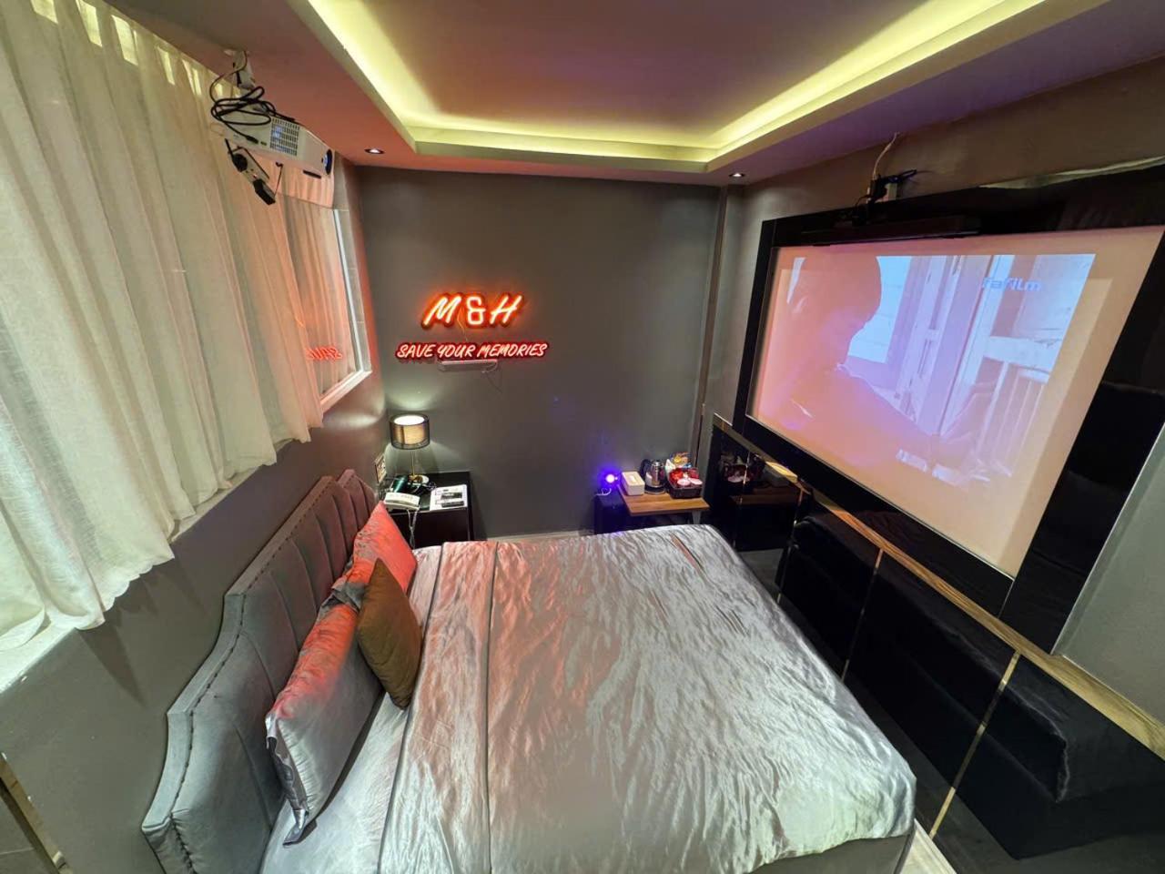 M&H Cinema Hotel Bandar Ho Chi Minh Luaran gambar