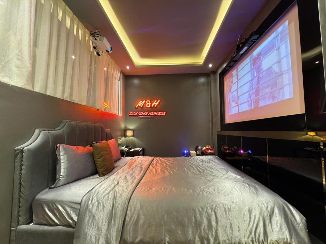M&H Cinema Hotel Bandar Ho Chi Minh Luaran gambar