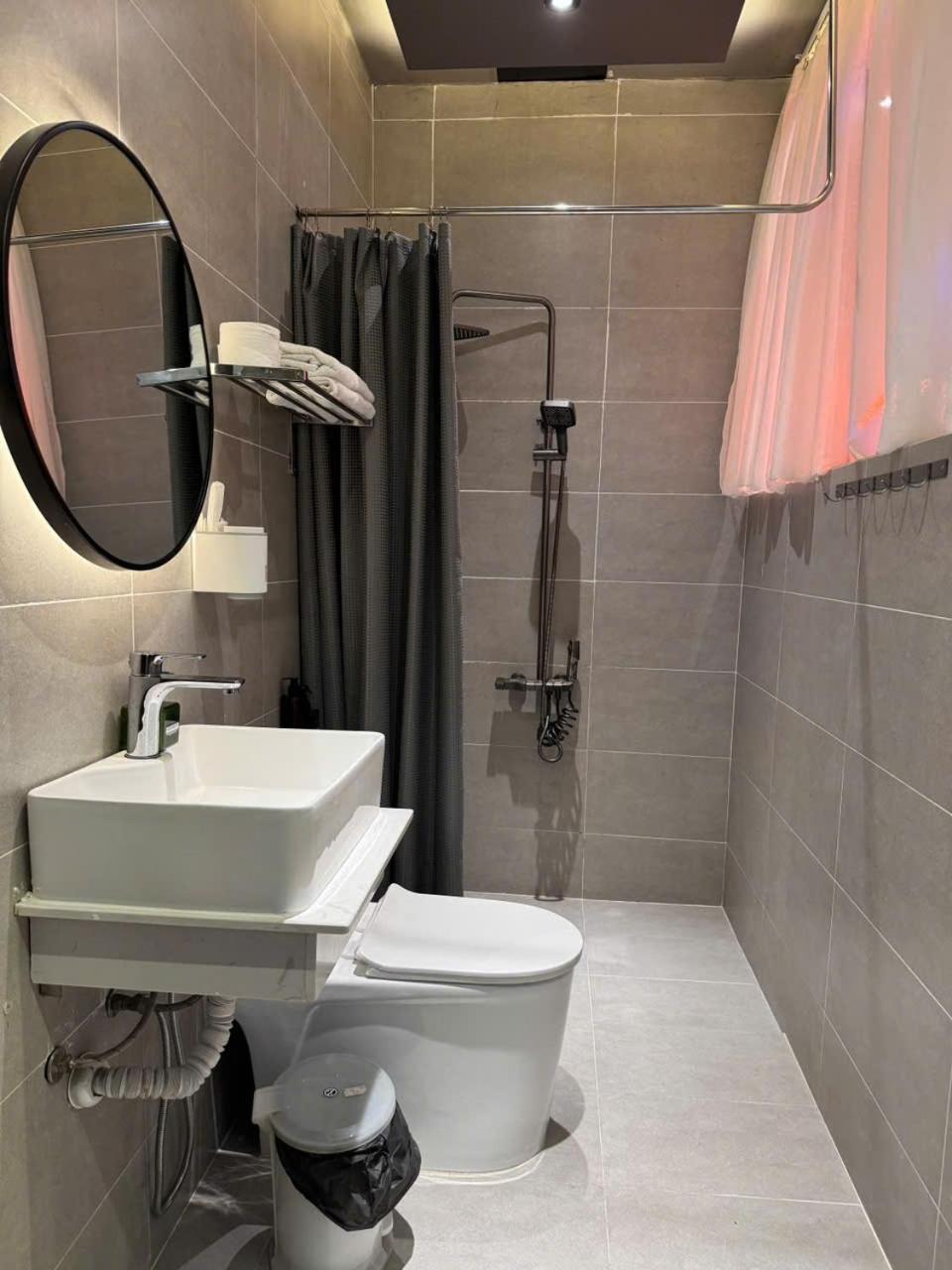 M&H Cinema Hotel Bandar Ho Chi Minh Luaran gambar