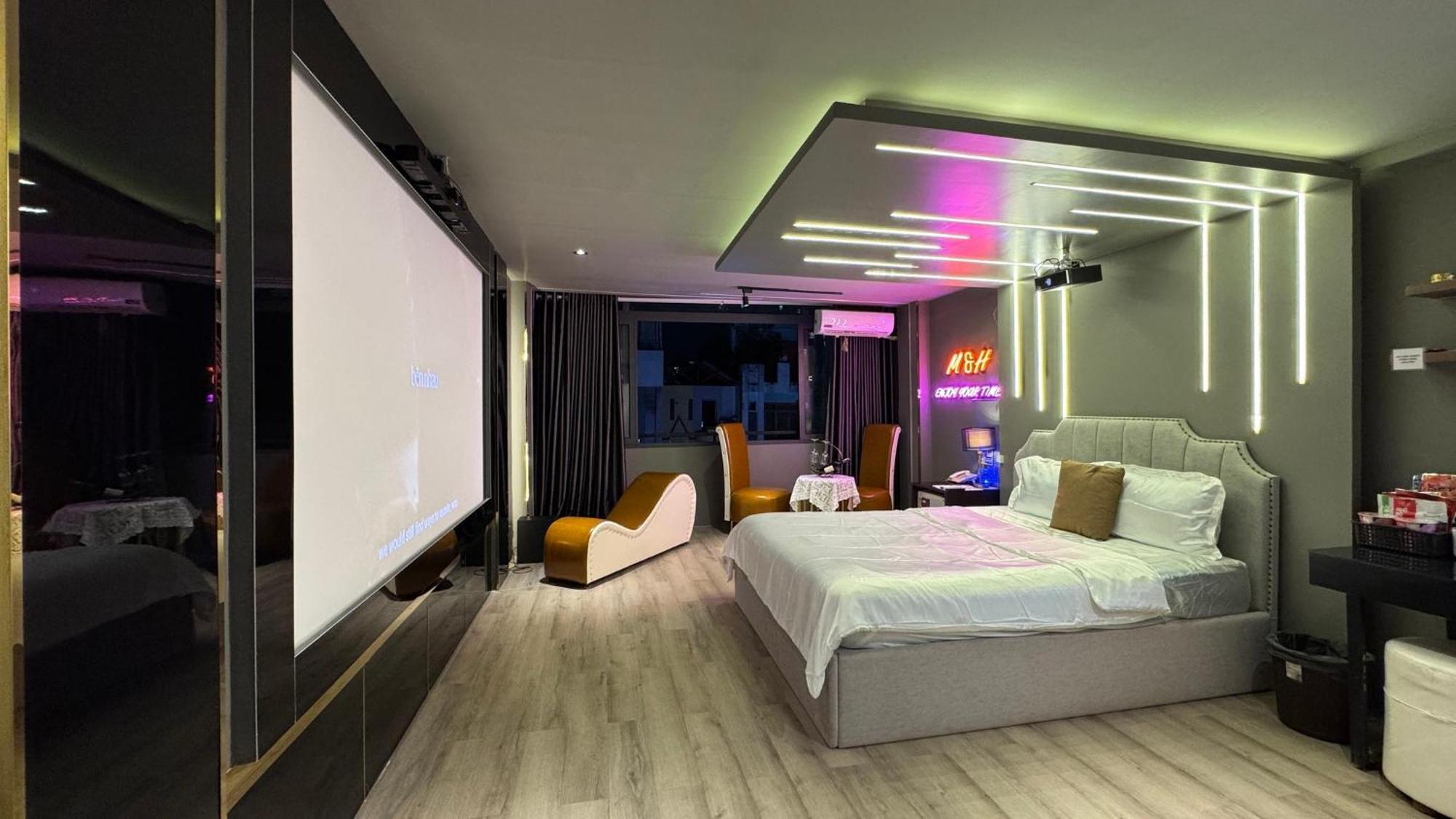 M&H Cinema Hotel Bandar Ho Chi Minh Luaran gambar