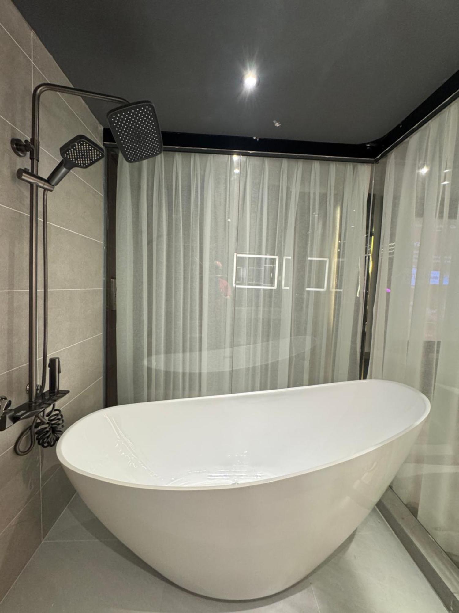 M&H Cinema Hotel Bandar Ho Chi Minh Luaran gambar