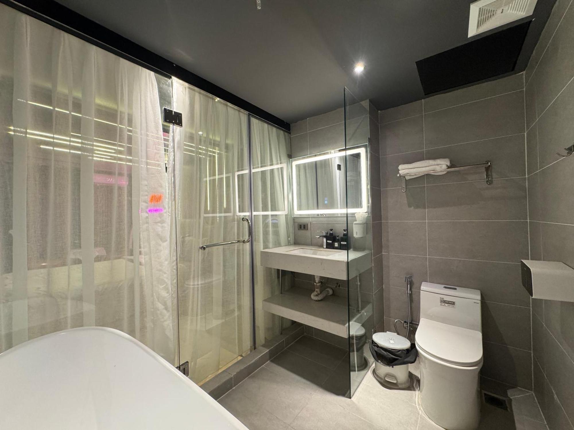 M&H Cinema Hotel Bandar Ho Chi Minh Luaran gambar